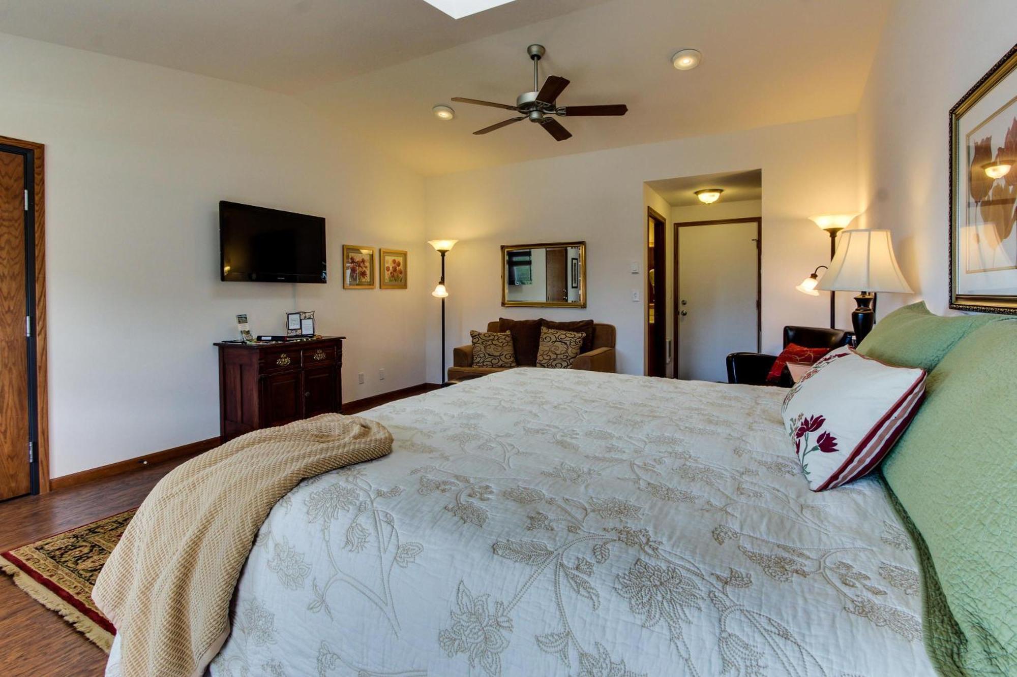 Ocean Cove Inn Яхатс Екстериор снимка