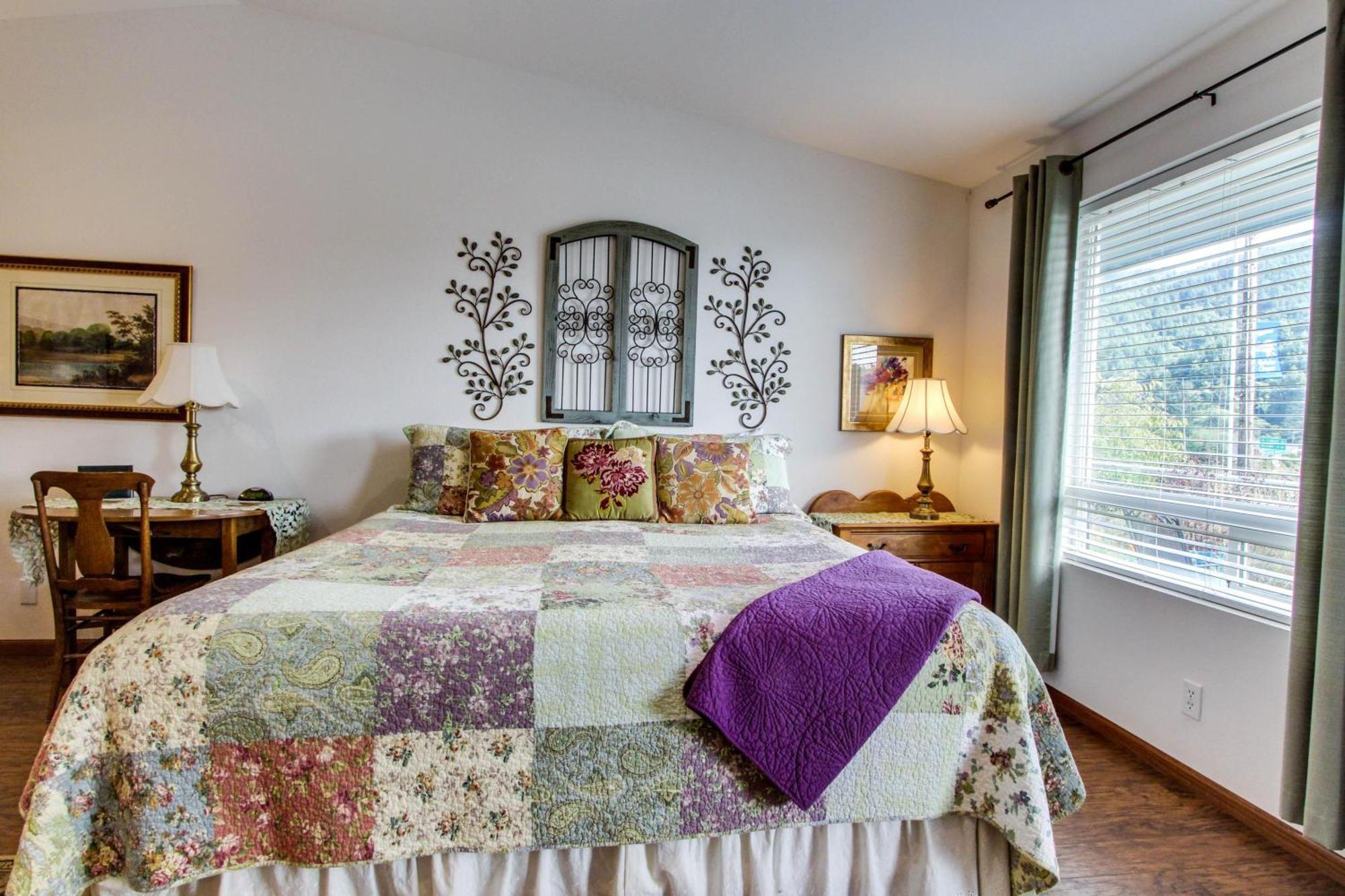 Ocean Cove Inn Яхатс Екстериор снимка