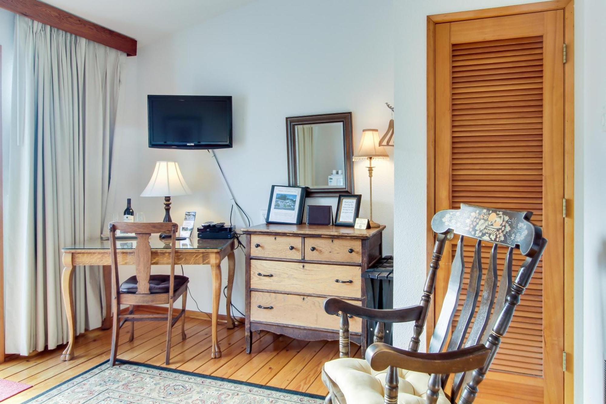 Ocean Cove Inn Яхатс Екстериор снимка