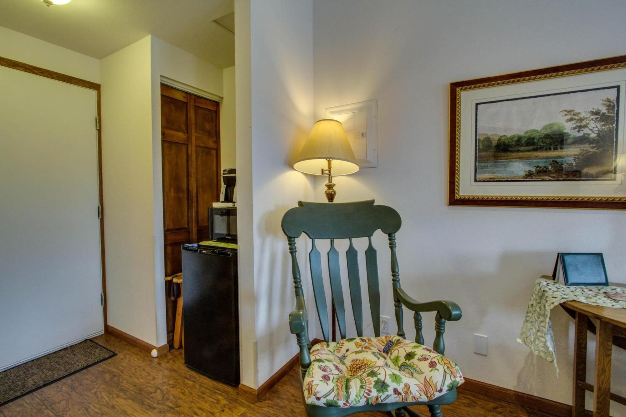 Ocean Cove Inn Яхатс Екстериор снимка