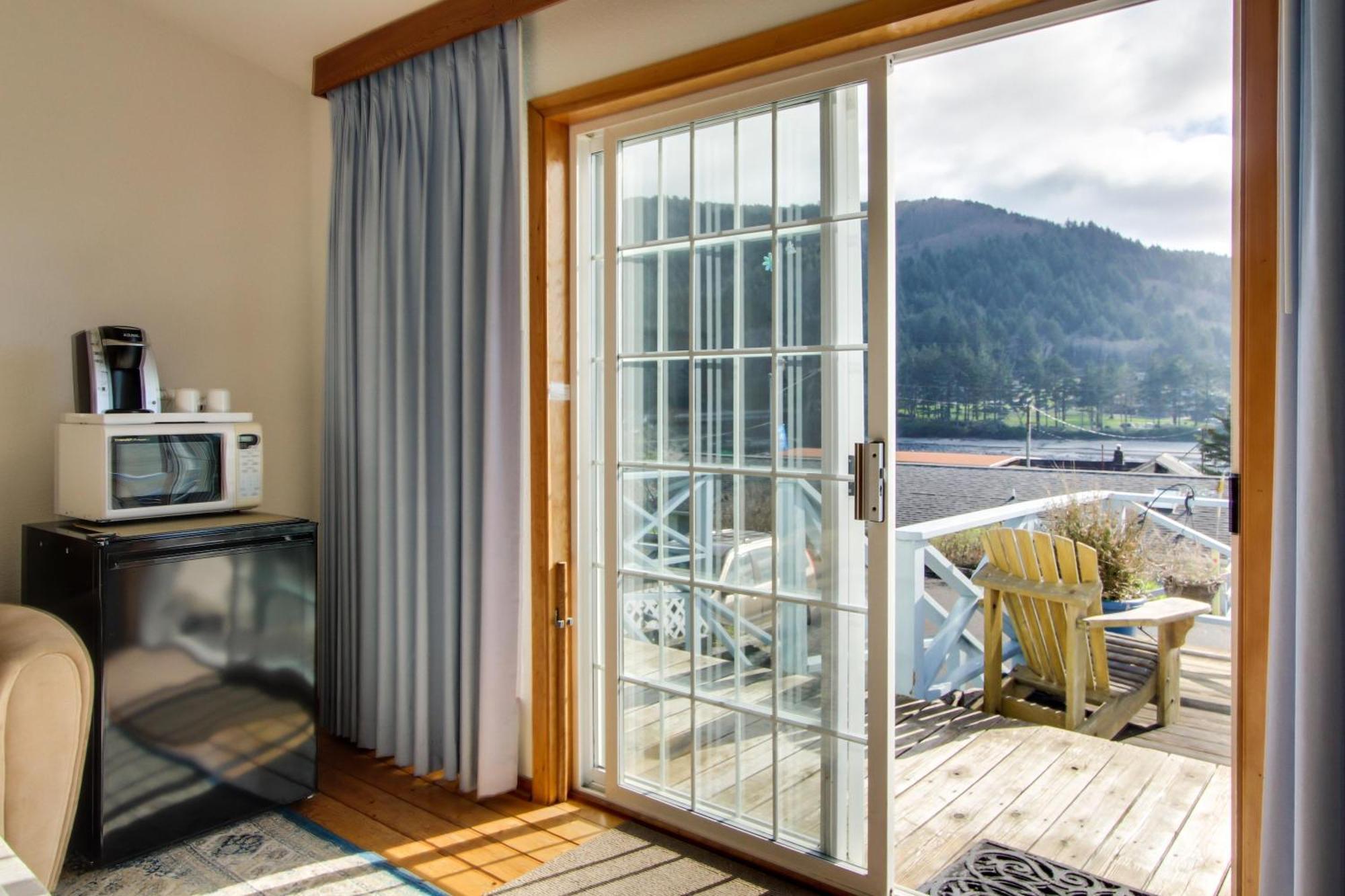 Ocean Cove Inn Яхатс Екстериор снимка