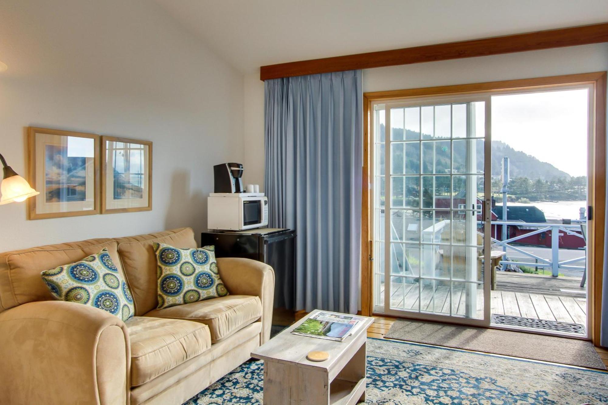 Ocean Cove Inn Яхатс Екстериор снимка