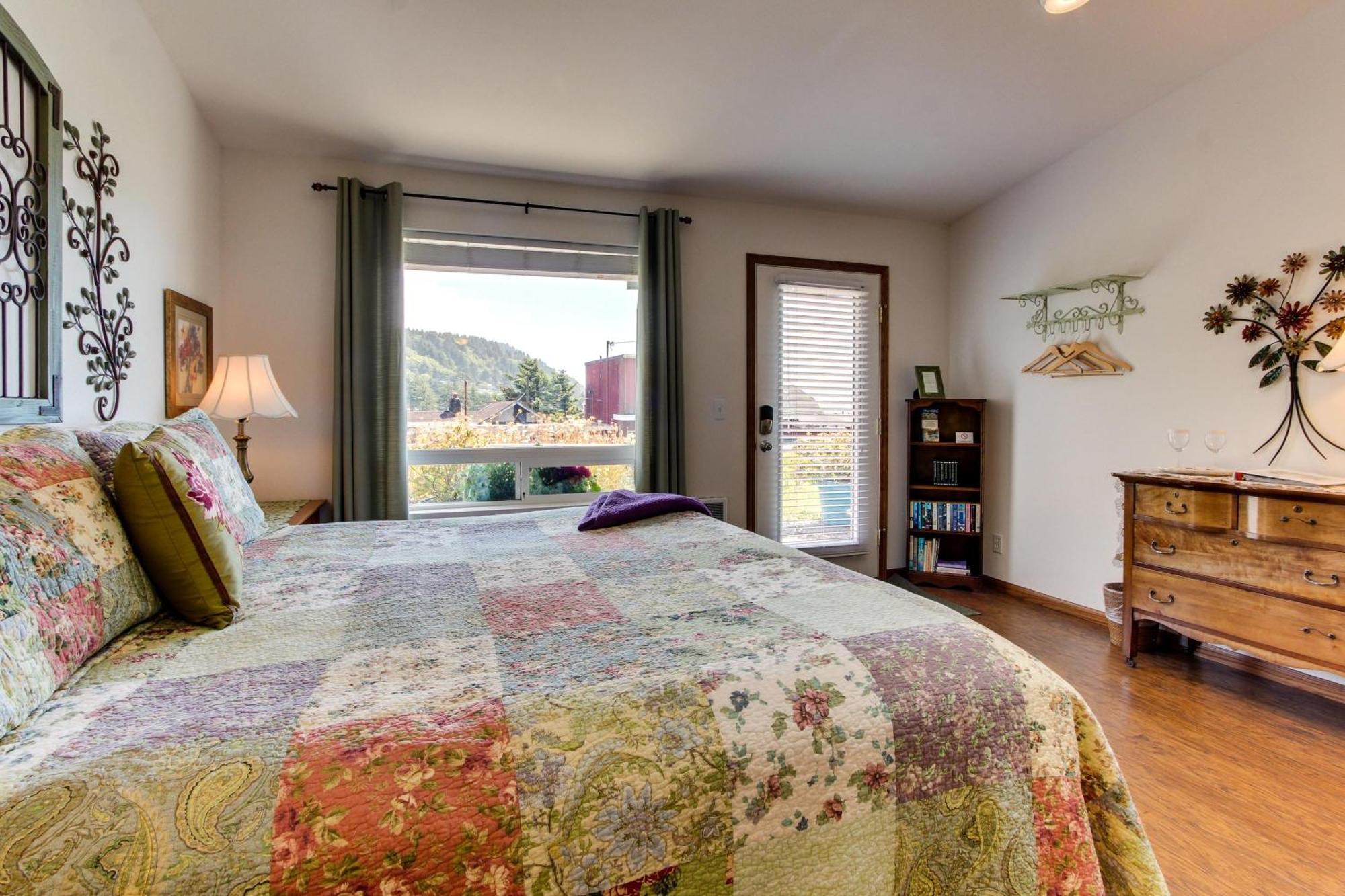 Ocean Cove Inn Яхатс Стая снимка