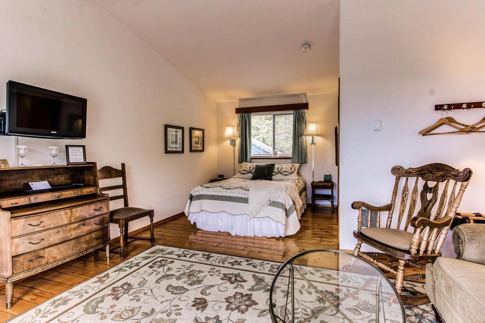 Ocean Cove Inn Яхатс Екстериор снимка