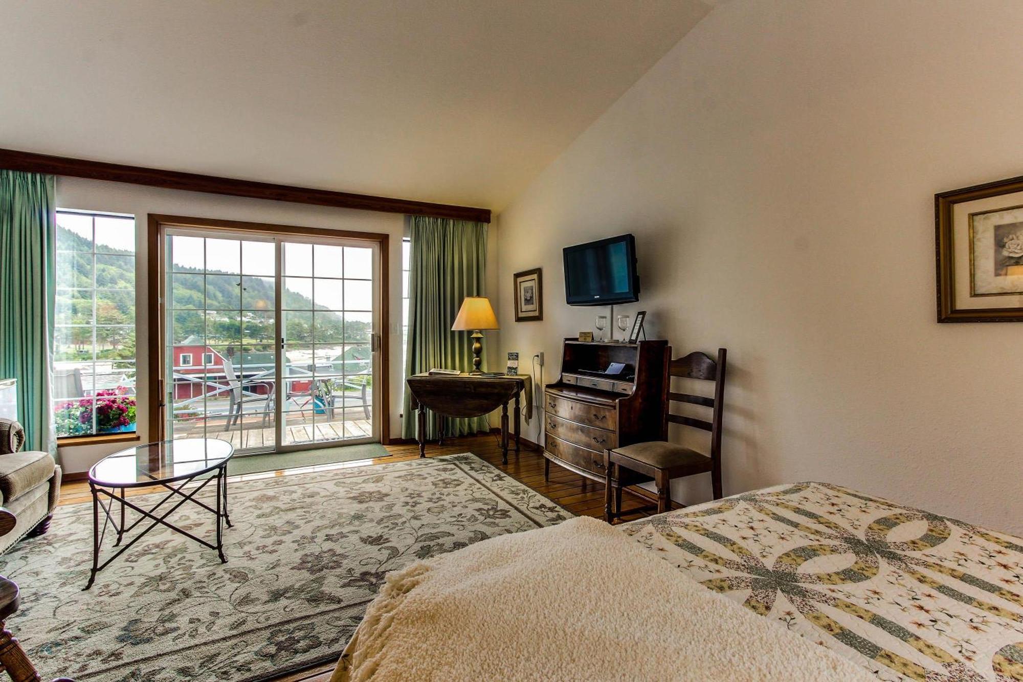 Ocean Cove Inn Яхатс Екстериор снимка