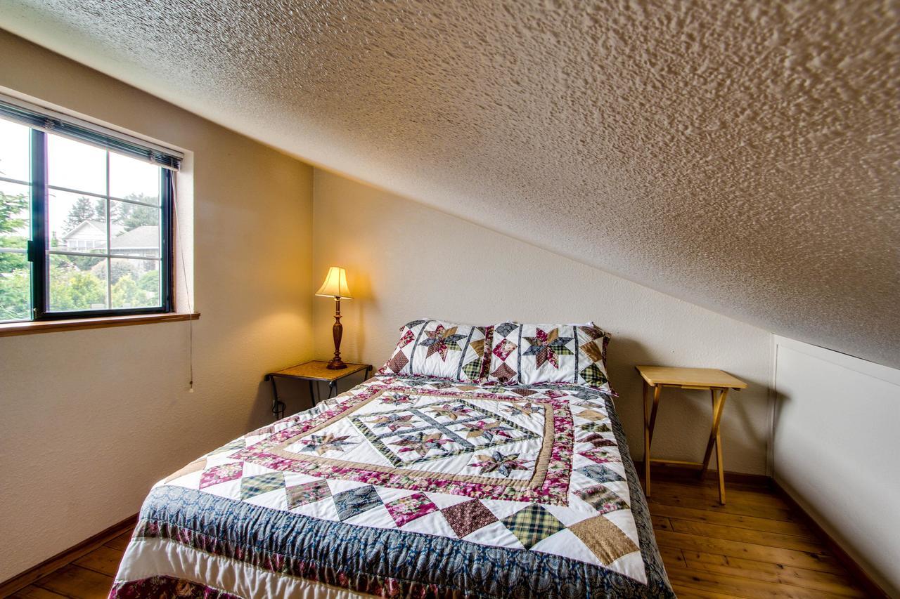 Ocean Cove Inn Яхатс Екстериор снимка