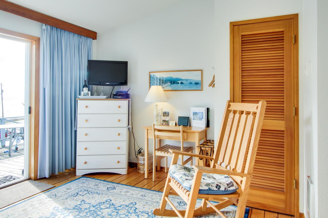 Ocean Cove Inn Яхатс Екстериор снимка