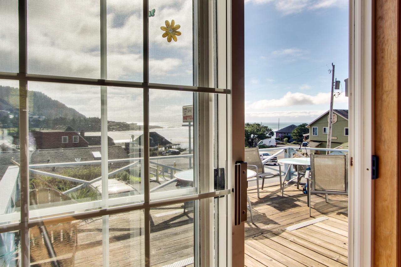 Ocean Cove Inn Яхатс Екстериор снимка