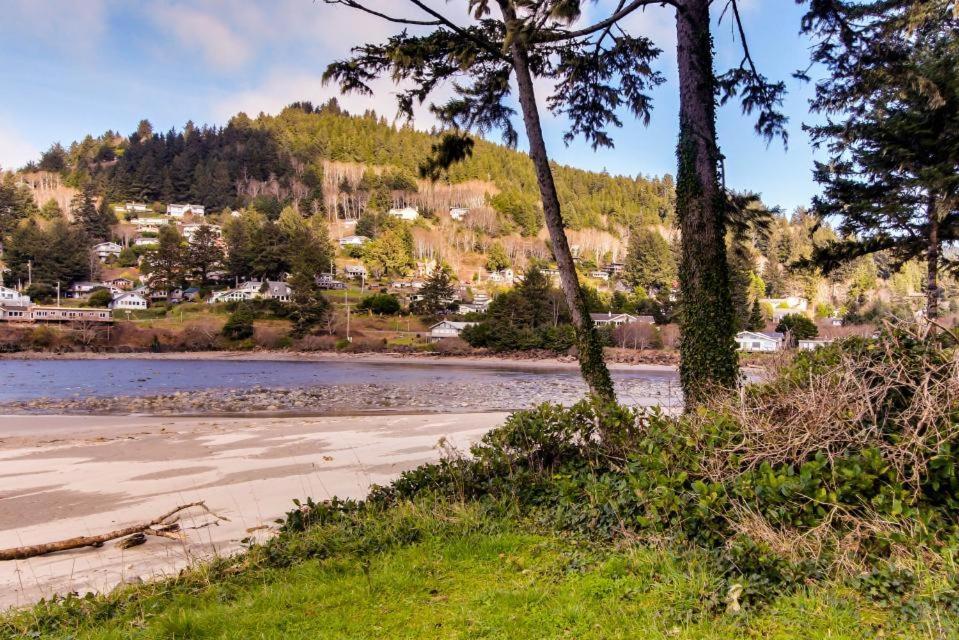 Ocean Cove Inn Яхатс Екстериор снимка